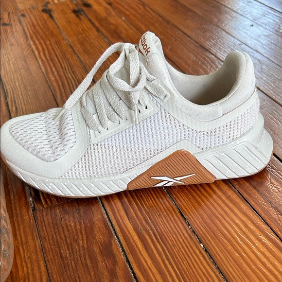 Reebok Cream and Tan Mesh cross trainers - Picture 7 of 8